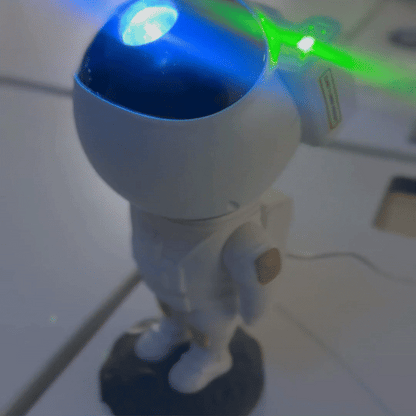 Astronot Gece Lambası – Kumandalı ve Çoklu Işık Modlu