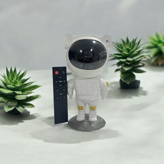 Astronot Gece Lambası – Kumandalı ve Çoklu Işık Modlu